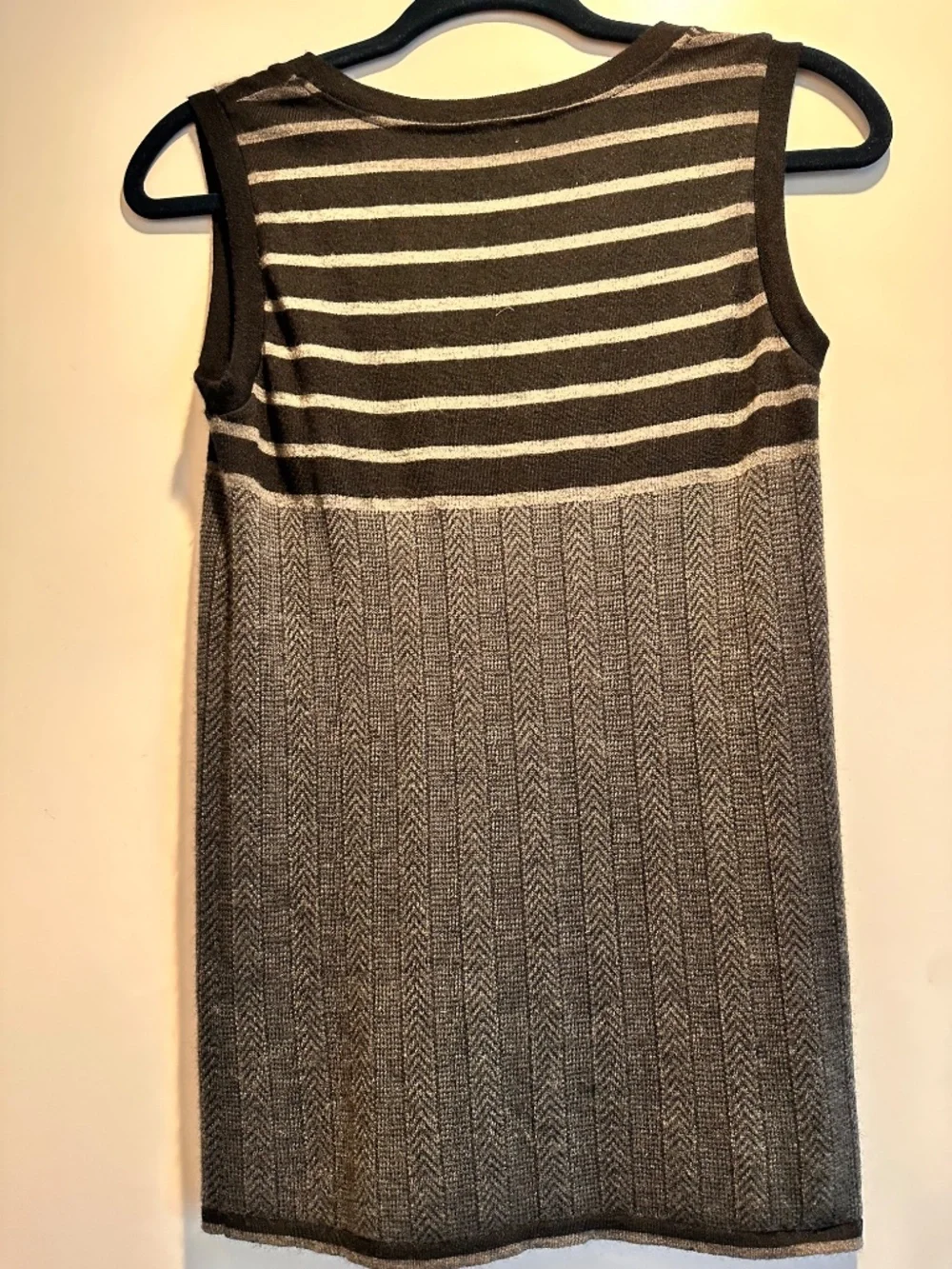 CHANEL vest- 100% Cashmere- size 34/US 2 - Picture 2 of 8